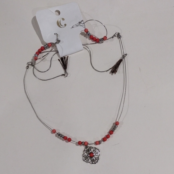 Elegant Silver and Coral Beaded Jewelry Set - Picture 8 of 11